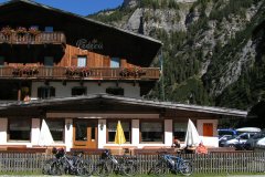 Pederü-Hütte (1548m) Pederü-Hütte (1548m)