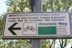 liegt ein wunderbarer Radweg.
