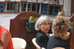und wir sitzen neben Donna Leon! und wir sitzen neben Donna Leon!